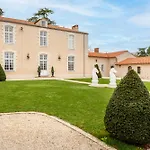 Manoir De L'aubiniere