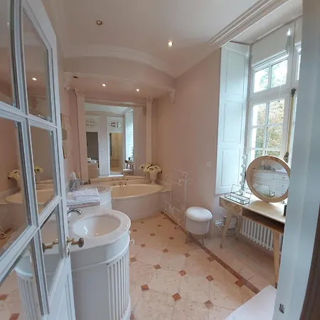 Вилла Manoir De L'aubiniere *